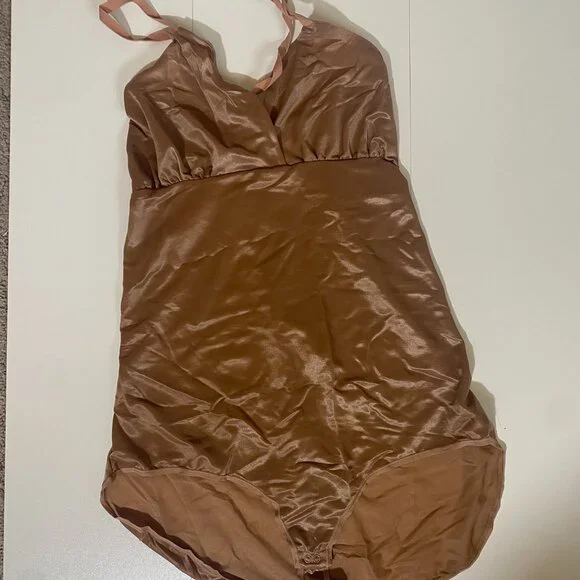 SKIMS Shapewear Bodysuit Brief W/ Snaps - Shade Sienna - Picture 3 of 5